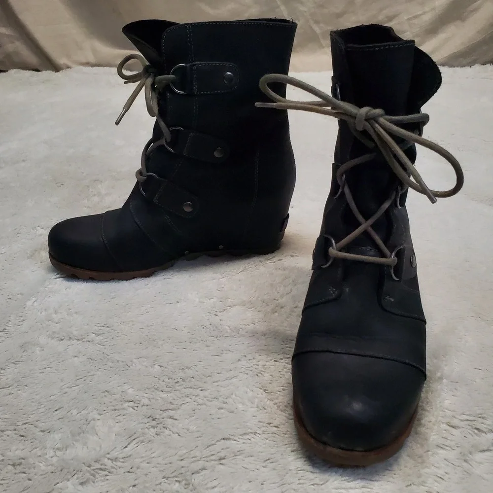 Sorel Black Leather Joan of Arctic Grunge Casual Whimsigoth Wedge‎ Boots 8.5